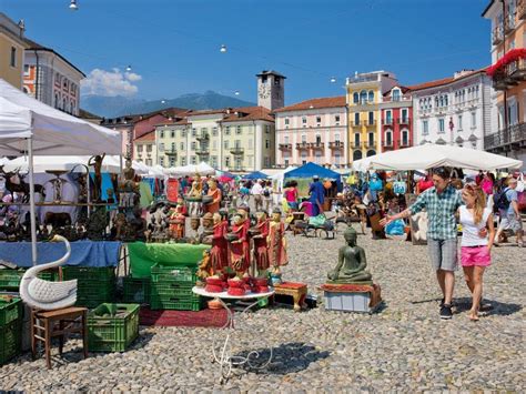 Markt auf der Piazza Grande